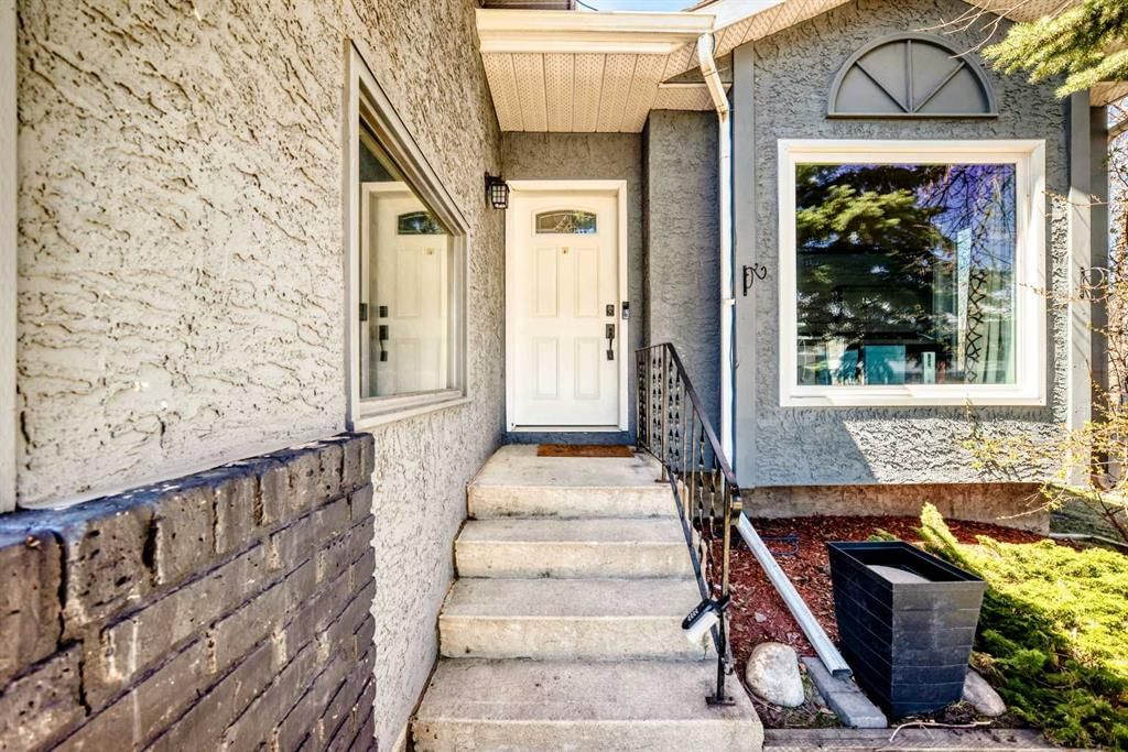 127 Mckerrell Way SE, Calgary — photo 3 of 48