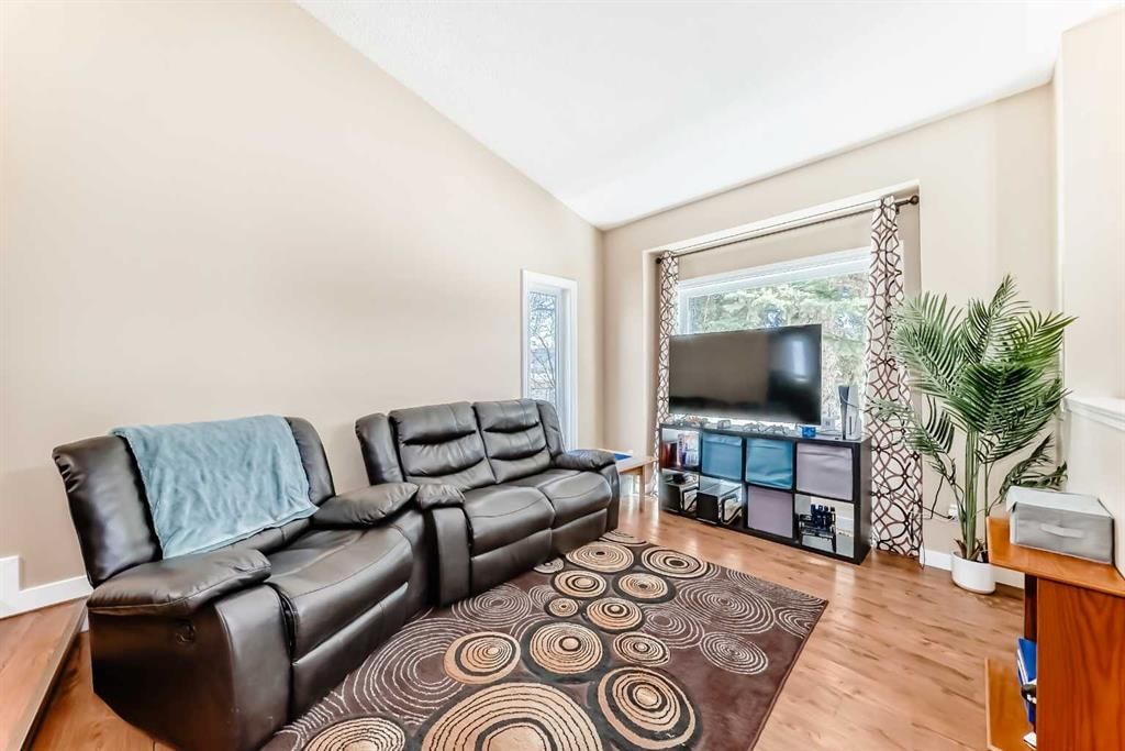 127 Mckerrell Way SE, Calgary — photo 4 of 48