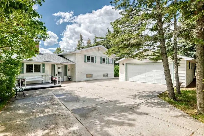 10737 Eamon Road NW, Calgary — main listing photo