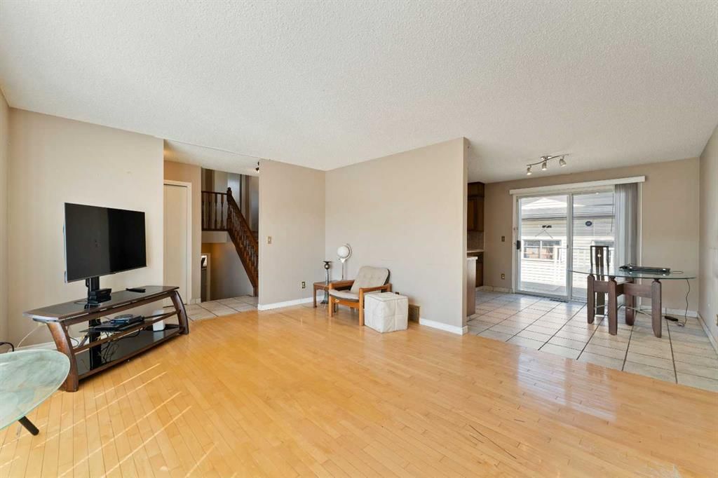 7003 Temple Drive NE, Calgary — photo 4 of 49