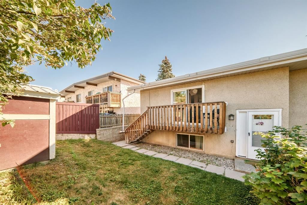 724D Raynard Crescent SE, Calgary — main listing photo