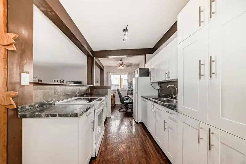 724D Raynard Crescent SE, Calgary — photo 3 of 31