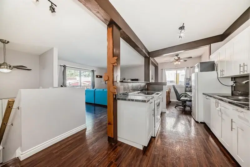 724D Raynard Crescent SE, Calgary — photo 4 of 31