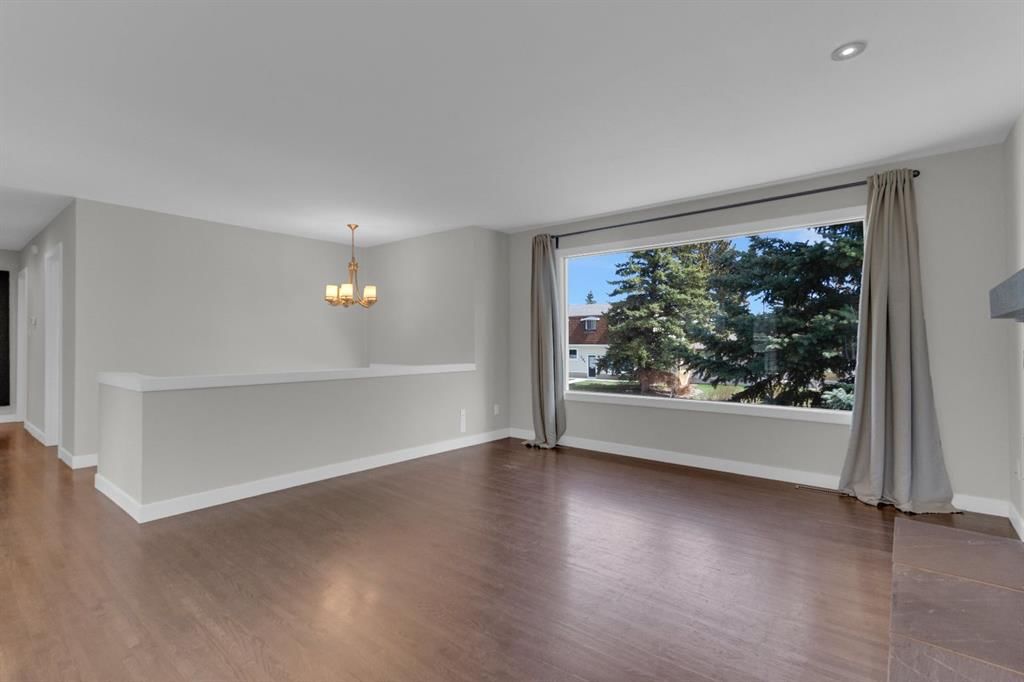 5615 Lakeview Drive SW, Calgary — photo 4 of 33