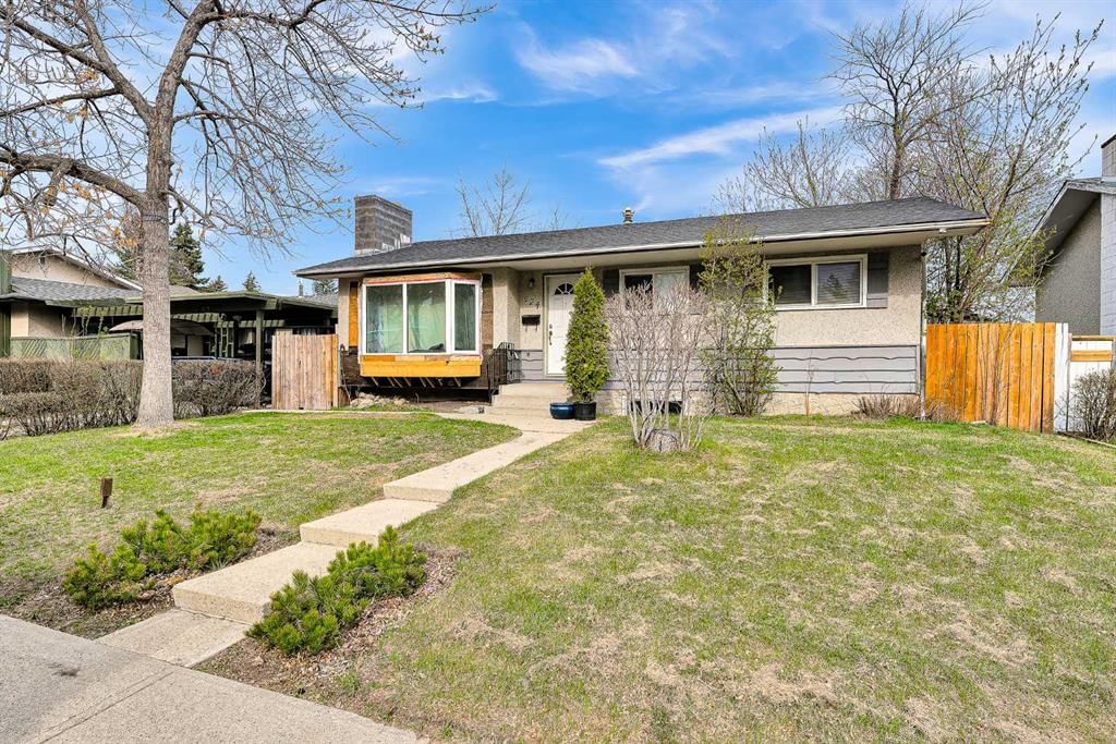 924 Hunterston Hill NW, Calgary — photo 2 of 18