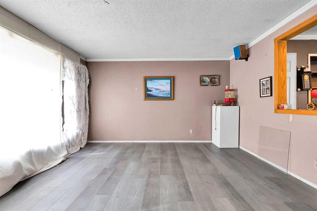 924 Hunterston Hill NW, Calgary — photo 4 of 18
