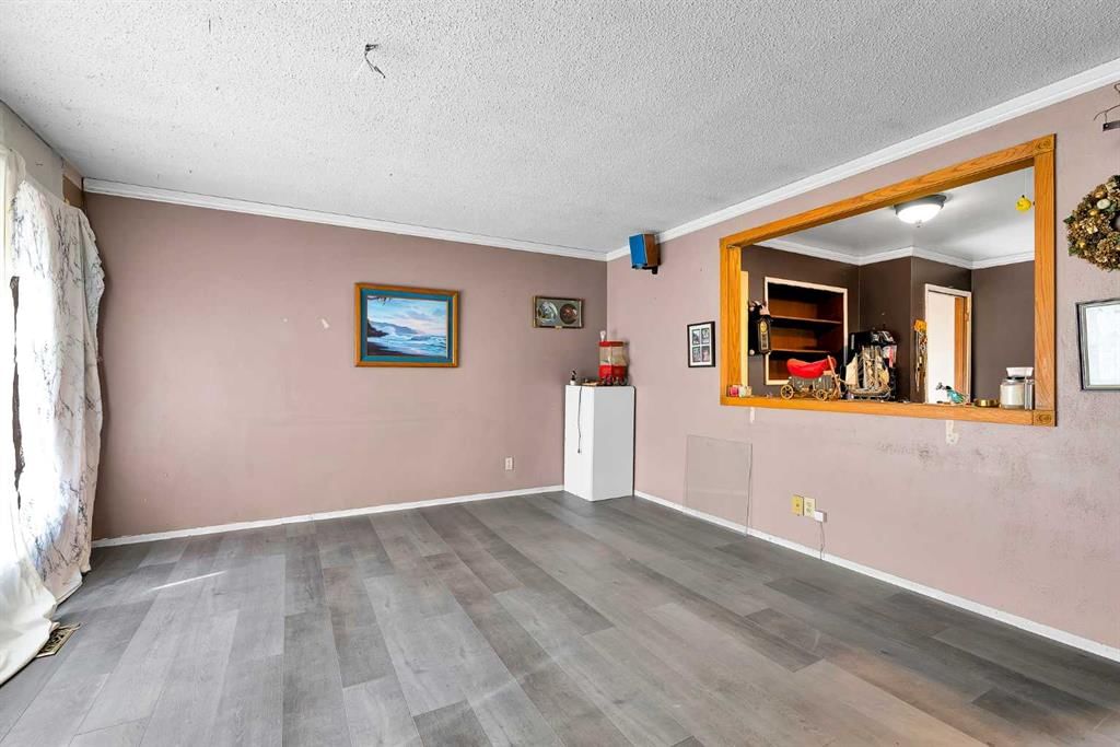 924 Hunterston Hill NW, Calgary — photo 5 of 18