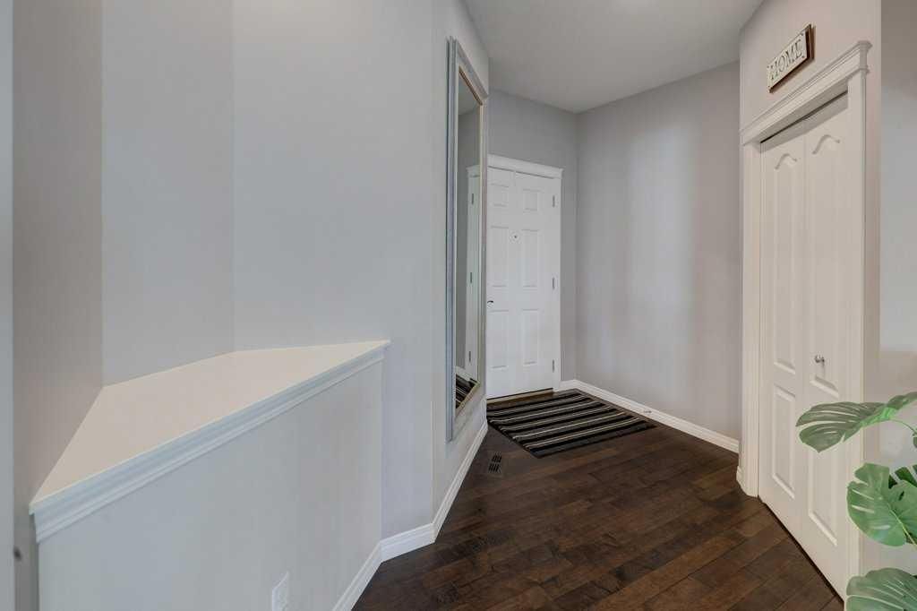 194 Sage Bank Grove NW, Calgary — photo 3 of 33