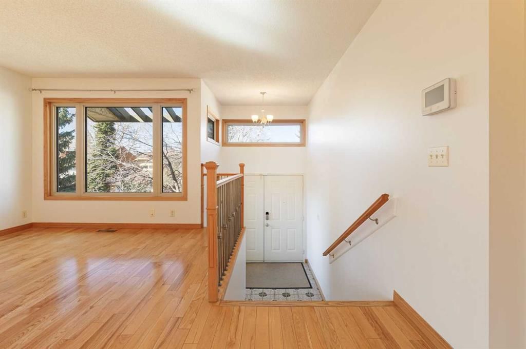 48 Ranchridge Drive NW, Calgary — photo 2 of 41