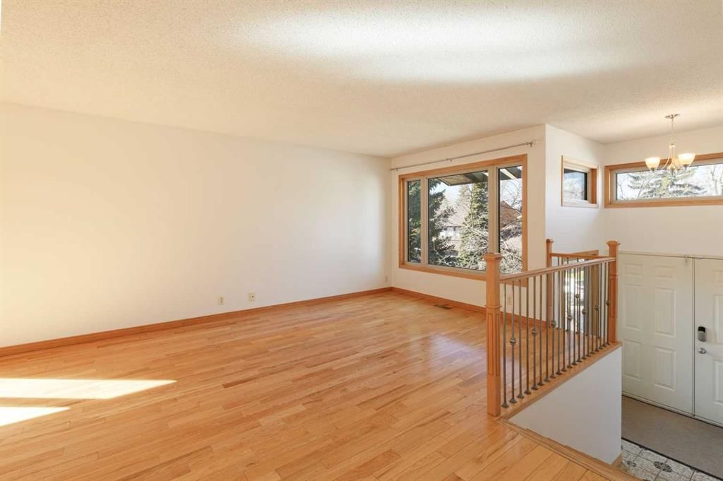 48 Ranchridge Drive NW, Calgary — photo 3 of 41