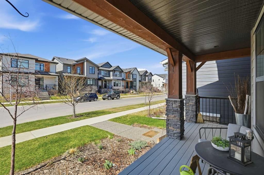 120 Treeline Manor SW, Calgary — photo 4 of 34