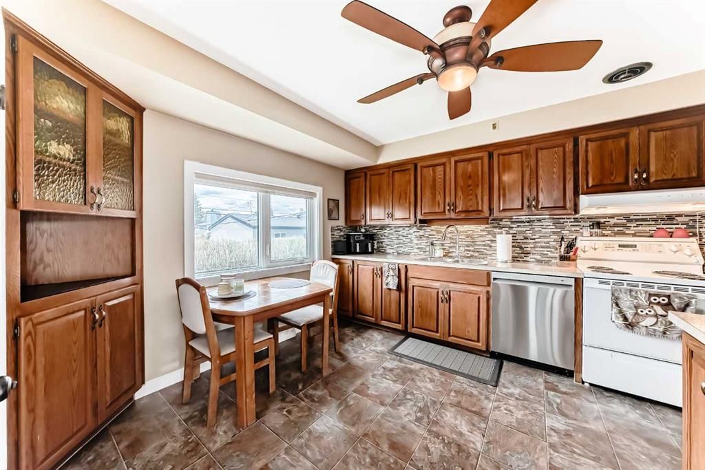 815 20a Avenue NE, Calgary — photo 5 of 43