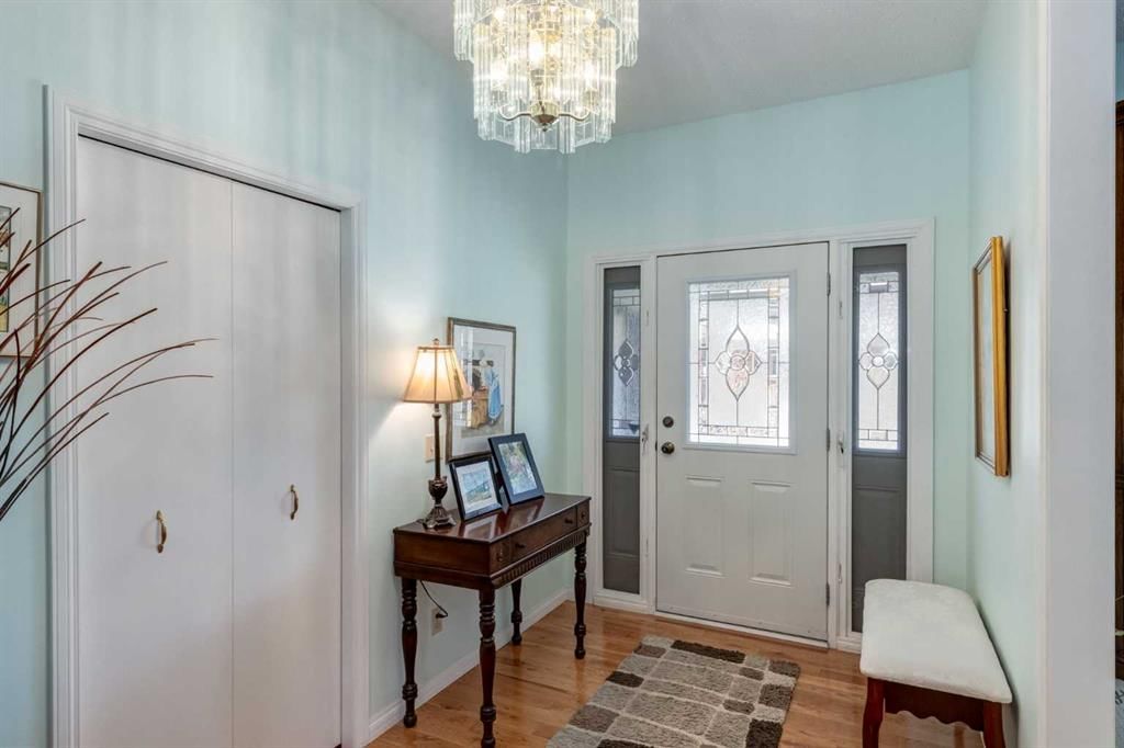 107 Valhalla Crescent NW, Calgary — photo 2 of 28