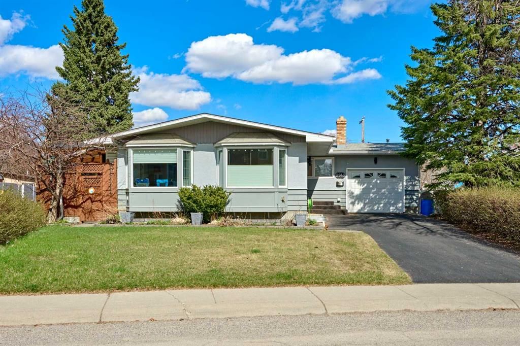 2940 Blakiston Drive NW, Calgary — photo 2 of 38