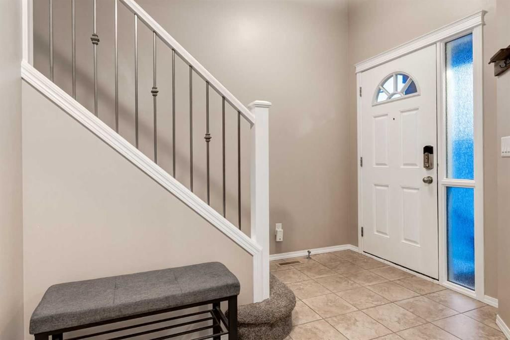 436 CRANBERRY Circle SE, Calgary — photo 3 of 43