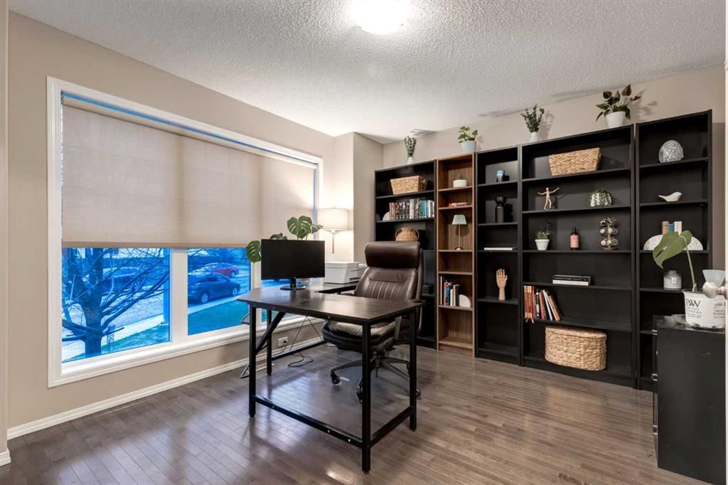 436 CRANBERRY Circle SE, Calgary — photo 4 of 43