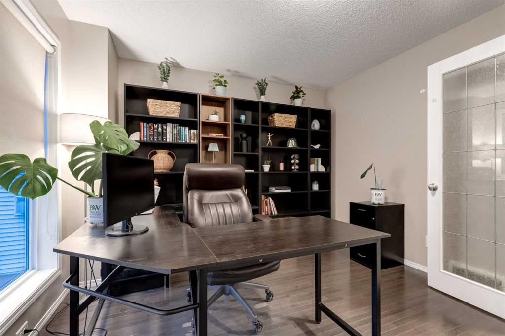436 CRANBERRY Circle SE, Calgary — photo 5 of 43