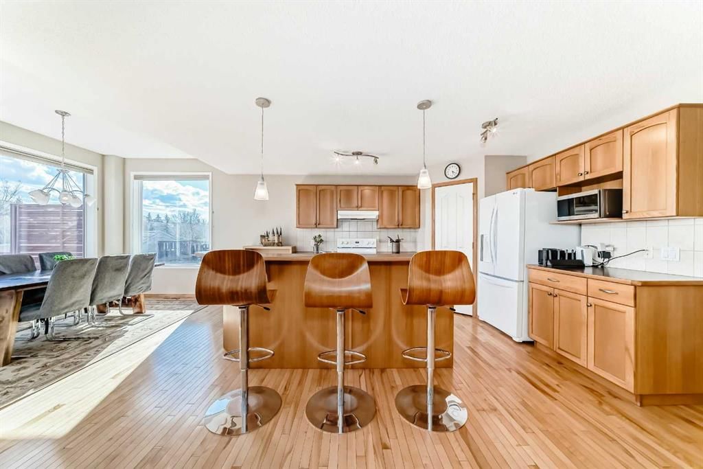 84 Cougarstone Square SW, Calgary — photo 4 of 29