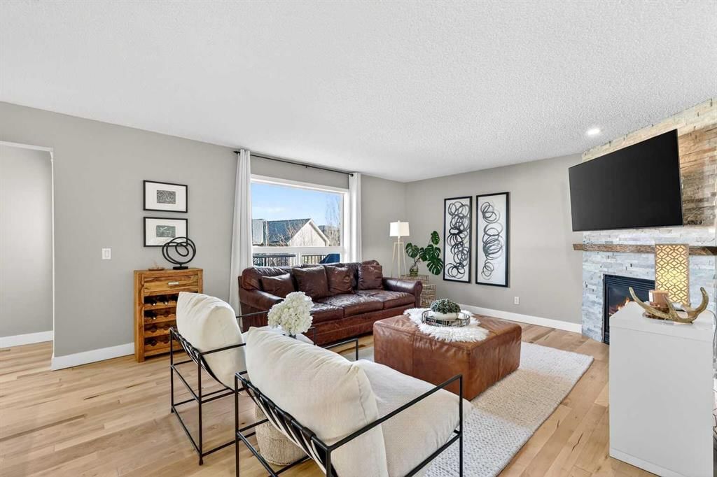 95 Crestmont Drive SW, Calgary — photo 2 of 49