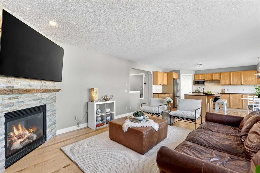 95 Crestmont Drive SW, Calgary — photo 3 of 49