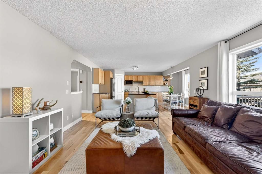 95 Crestmont Drive SW, Calgary — photo 4 of 49
