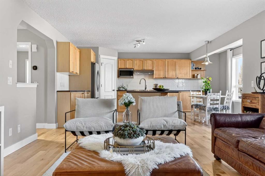 95 Crestmont Drive SW, Calgary — photo 5 of 49