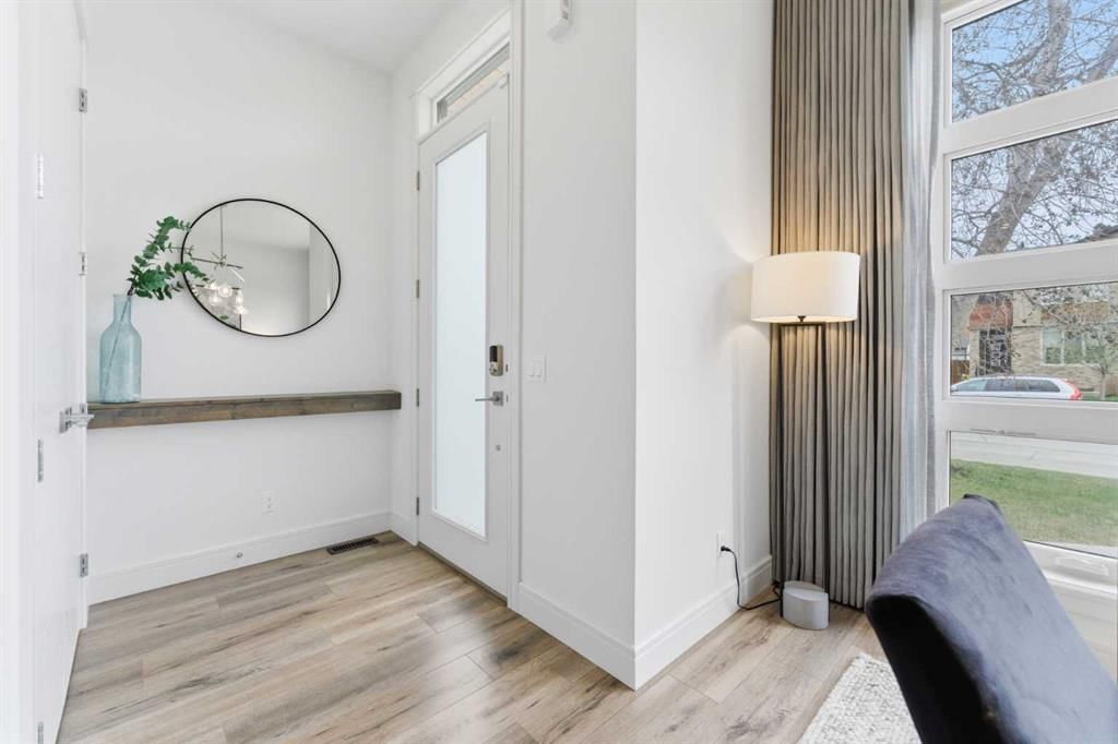 4413 35 Avenue SW, Calgary — photo 3 of 50