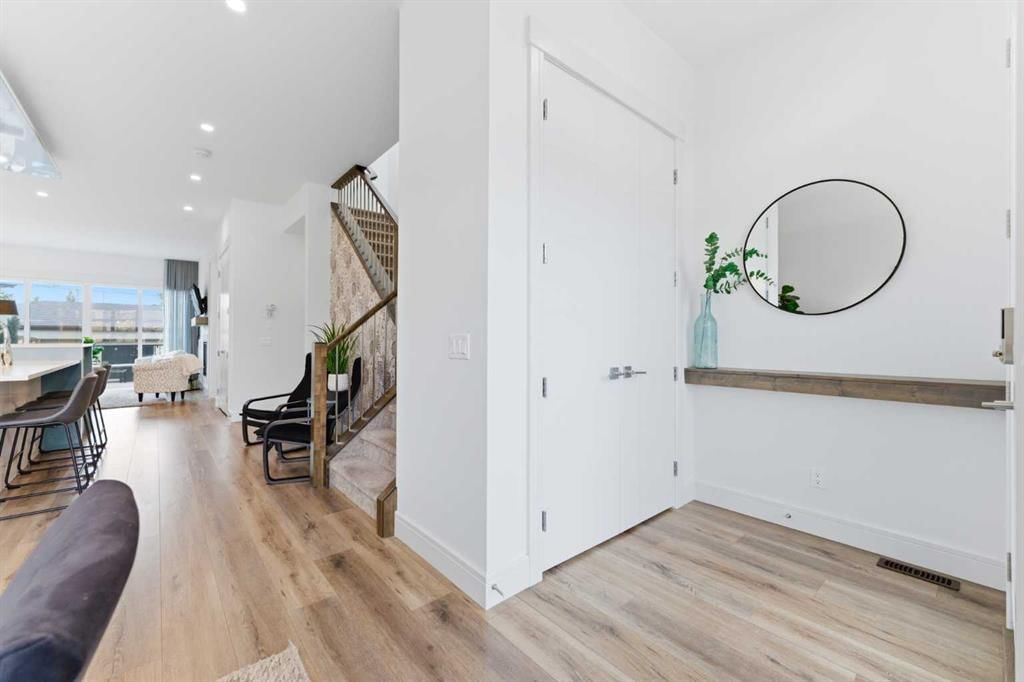 4413 35 Avenue SW, Calgary — photo 4 of 50