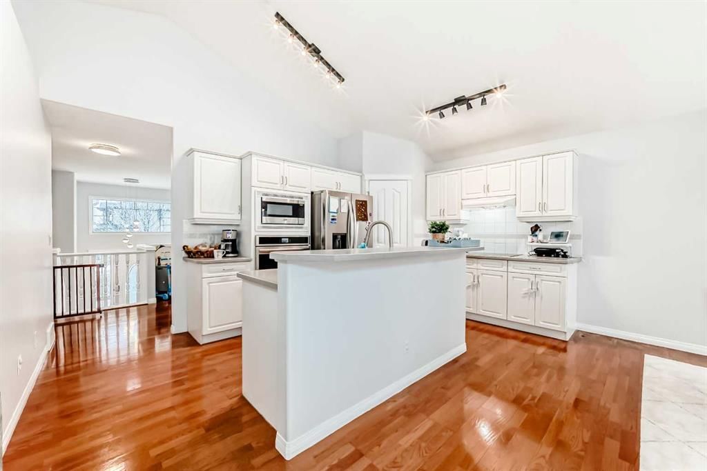3263 Signal Hill Drive SW, Calgary — photo 3 of 49