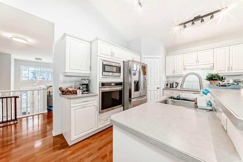 3263 Signal Hill Drive SW, Calgary — photo 4 of 49