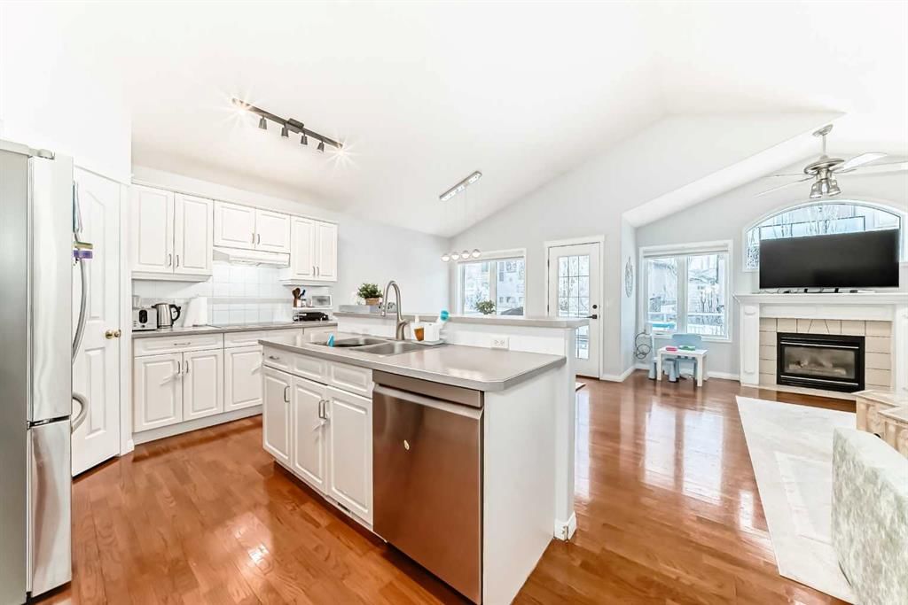 3263 Signal Hill Drive SW, Calgary — photo 5 of 49