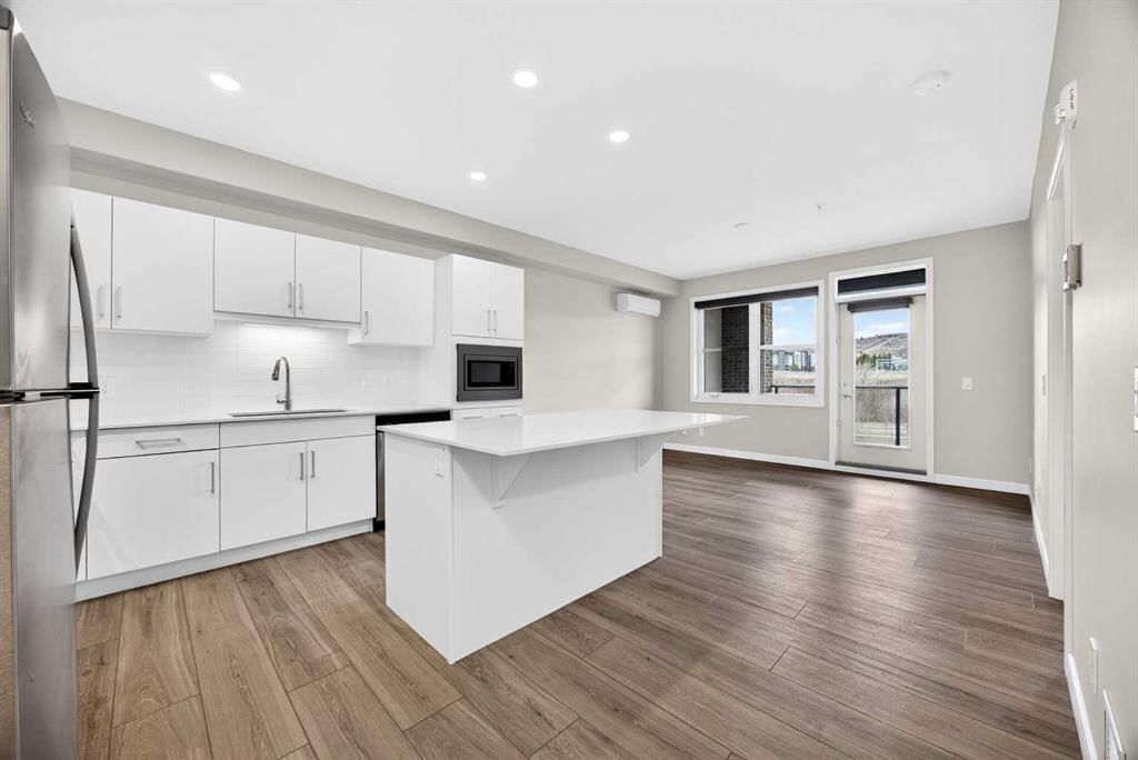 2105, 80 Greenbriar Place NW, Calgary — photo 5 of 36