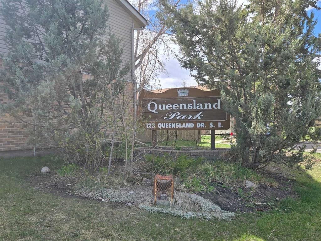 98, 123 Queensland Drive SE, Calgary — main listing photo