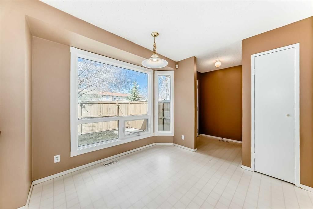 98, 123 Queensland Drive SE, Calgary — photo 5 of 28