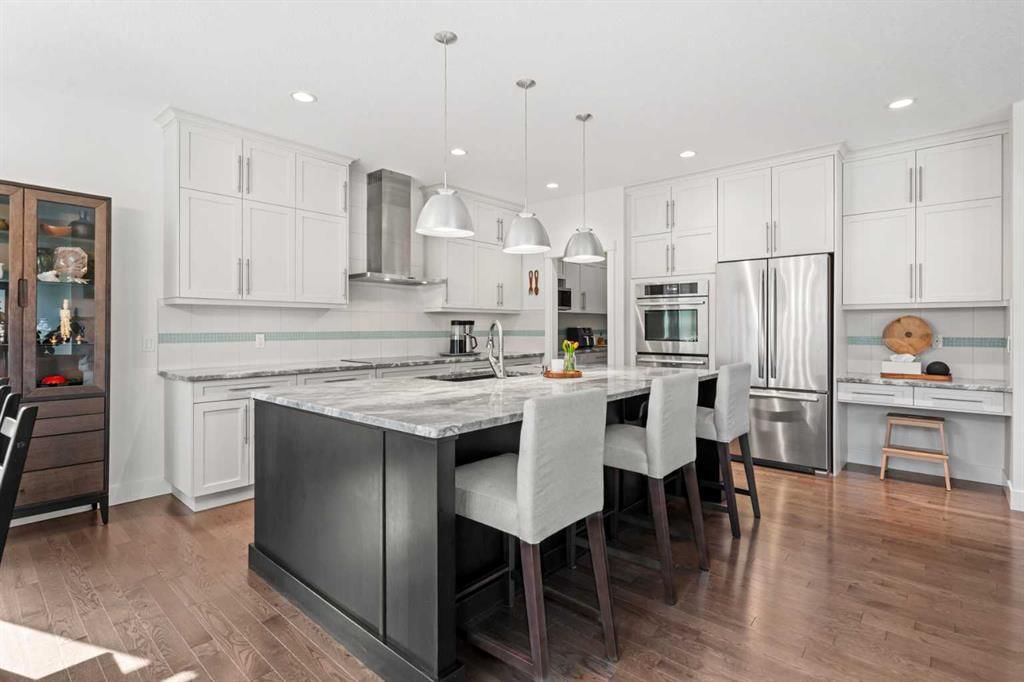 25 Westland Crescent SW, Calgary — photo 4 of 50