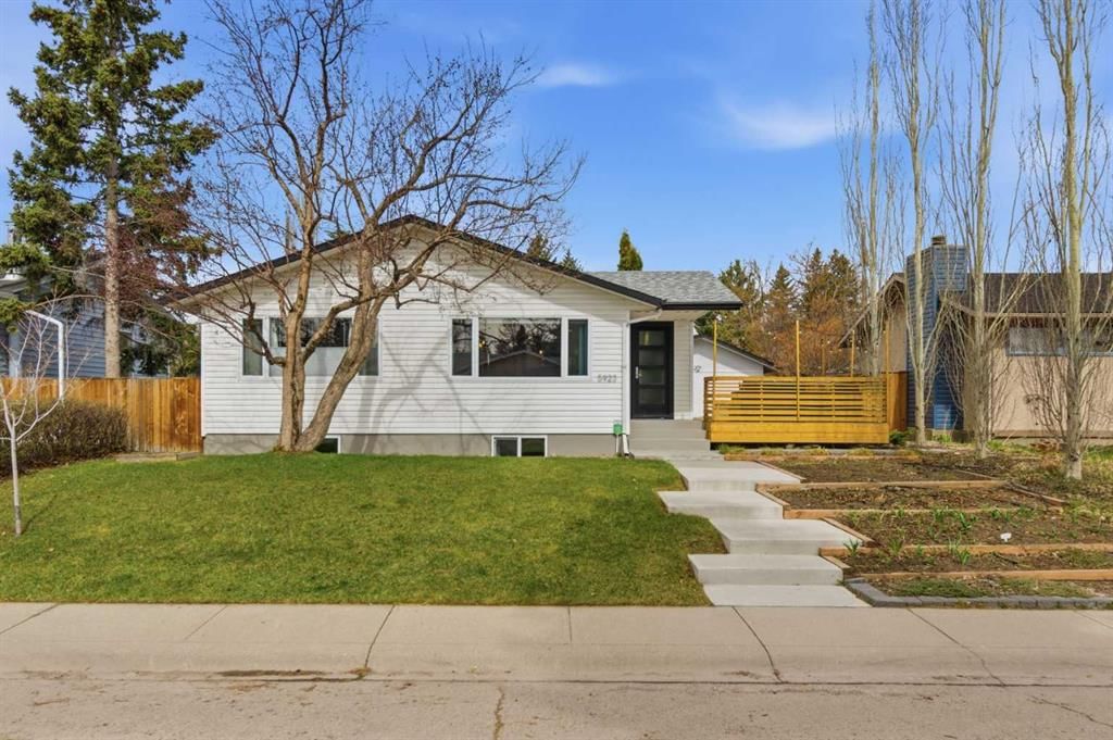 5923 Londonderry Crescent SW, Calgary — main listing photo