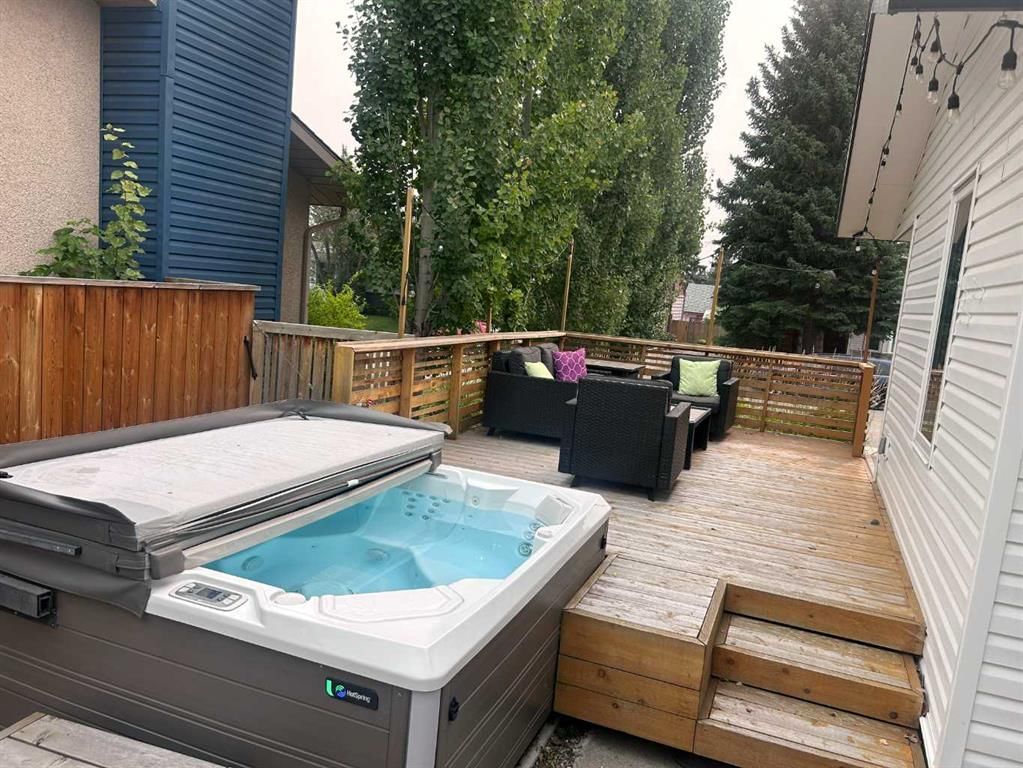5923 Londonderry Crescent SW, Calgary — photo 5 of 50