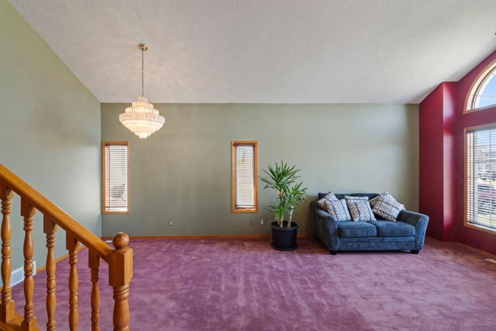 87 Applefield Close SE, Calgary — photo 4 of 37