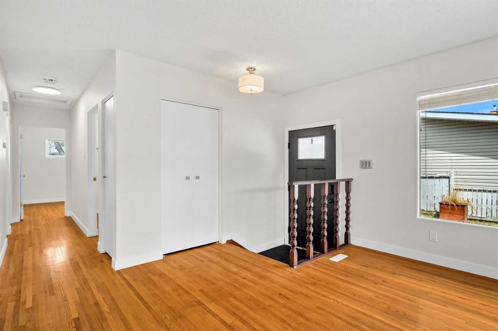 191 Maple Court Crescent SE, Calgary — photo 4 of 50