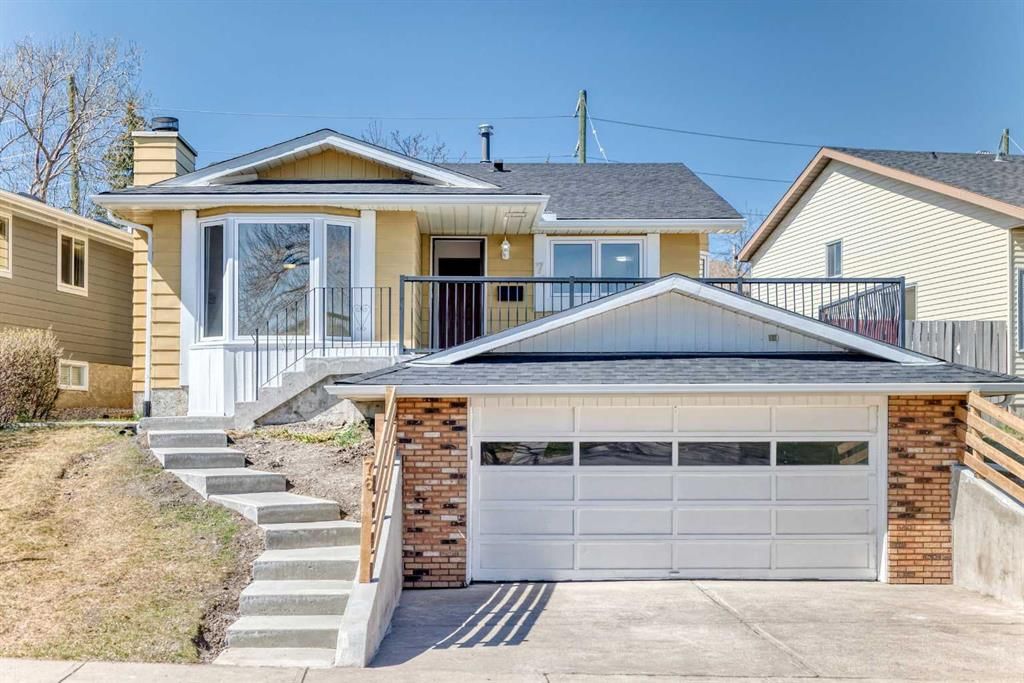 76 Berkshire Court NW, Calgary — main listing photo