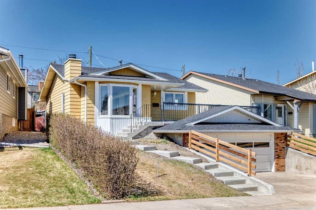 76 Berkshire Court NW, Calgary — photo 2 of 50