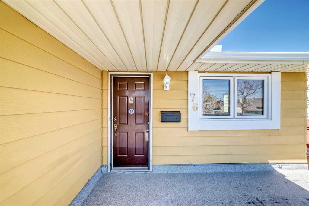 76 Berkshire Court NW, Calgary — photo 3 of 50