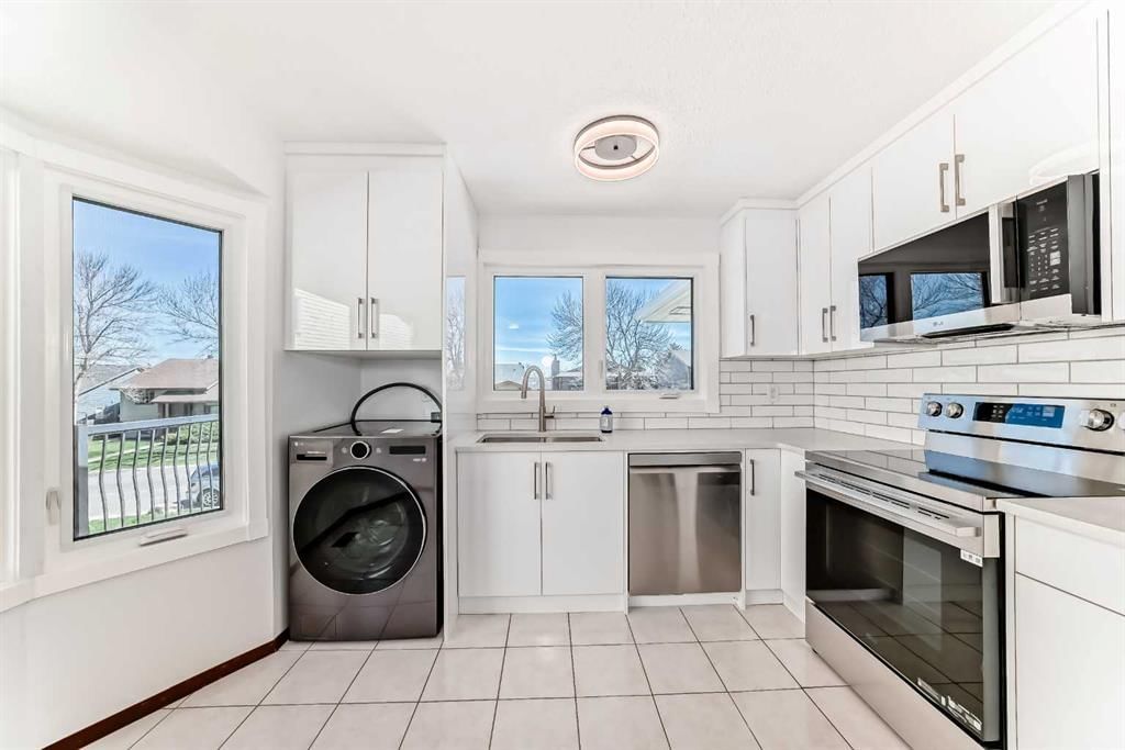 76 Berkshire Court NW, Calgary — photo 5 of 50