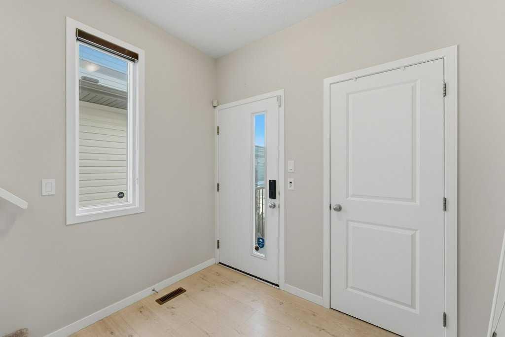 34 Walgrove Link SE, Calgary — photo 4 of 37