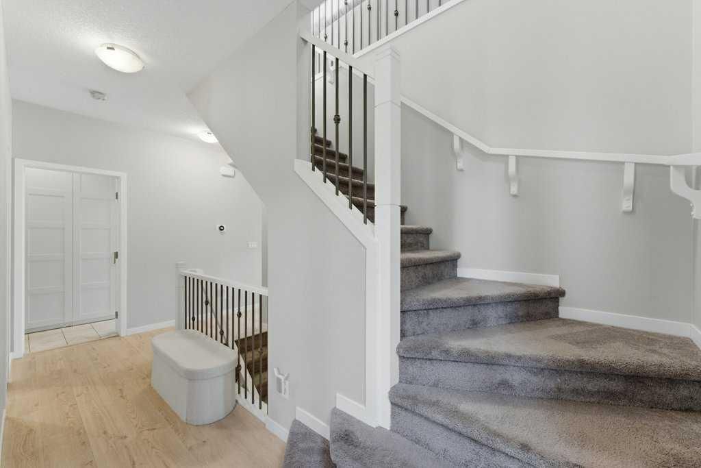 34 Walgrove Link SE, Calgary — photo 5 of 37