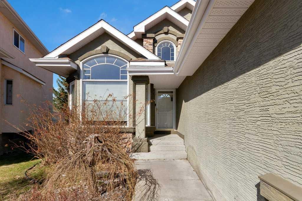 63 Mt Assiniboine Circle SE, Calgary — photo 2 of 39