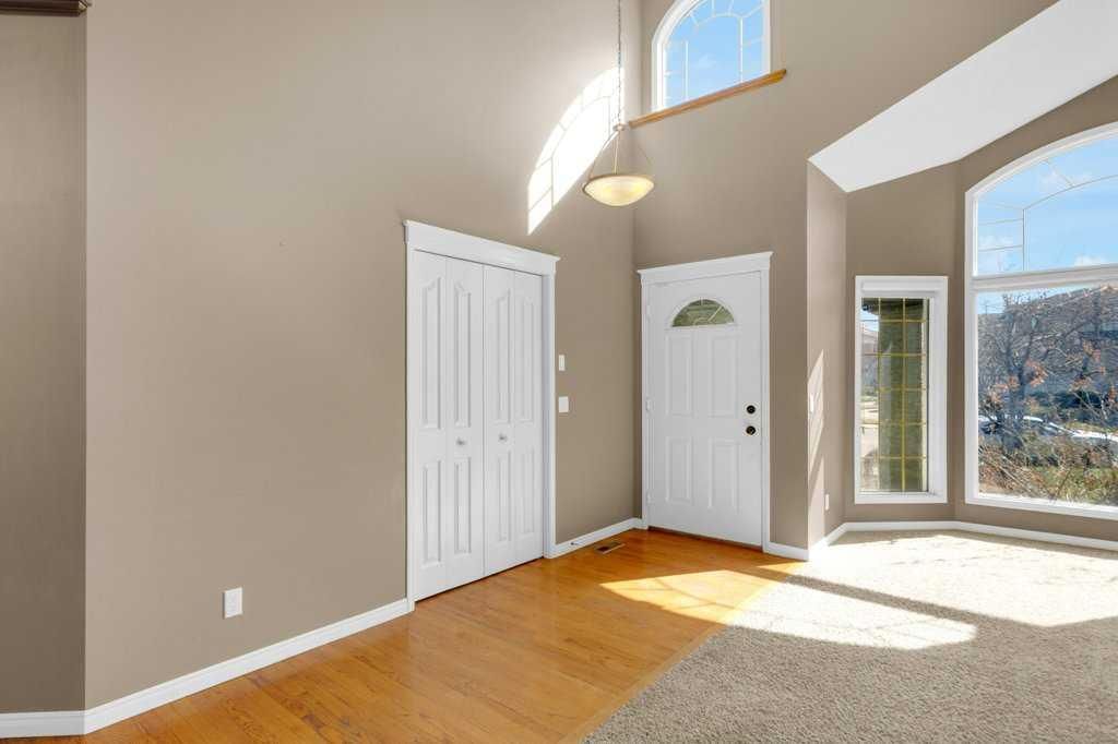 63 Mt Assiniboine Circle SE, Calgary — photo 3 of 39