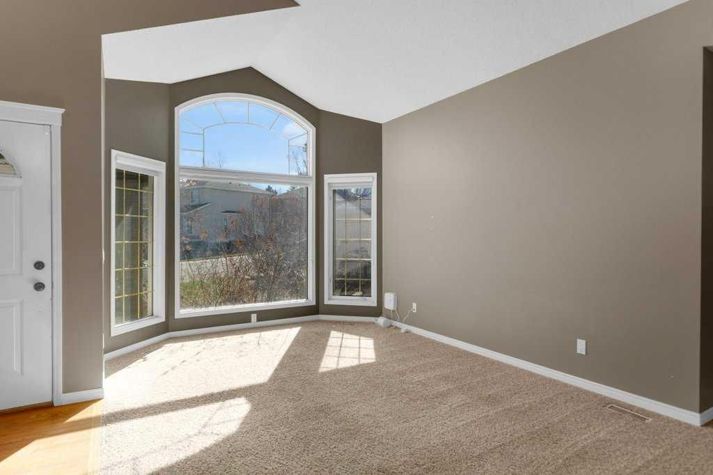63 Mt Assiniboine Circle SE, Calgary — photo 4 of 39