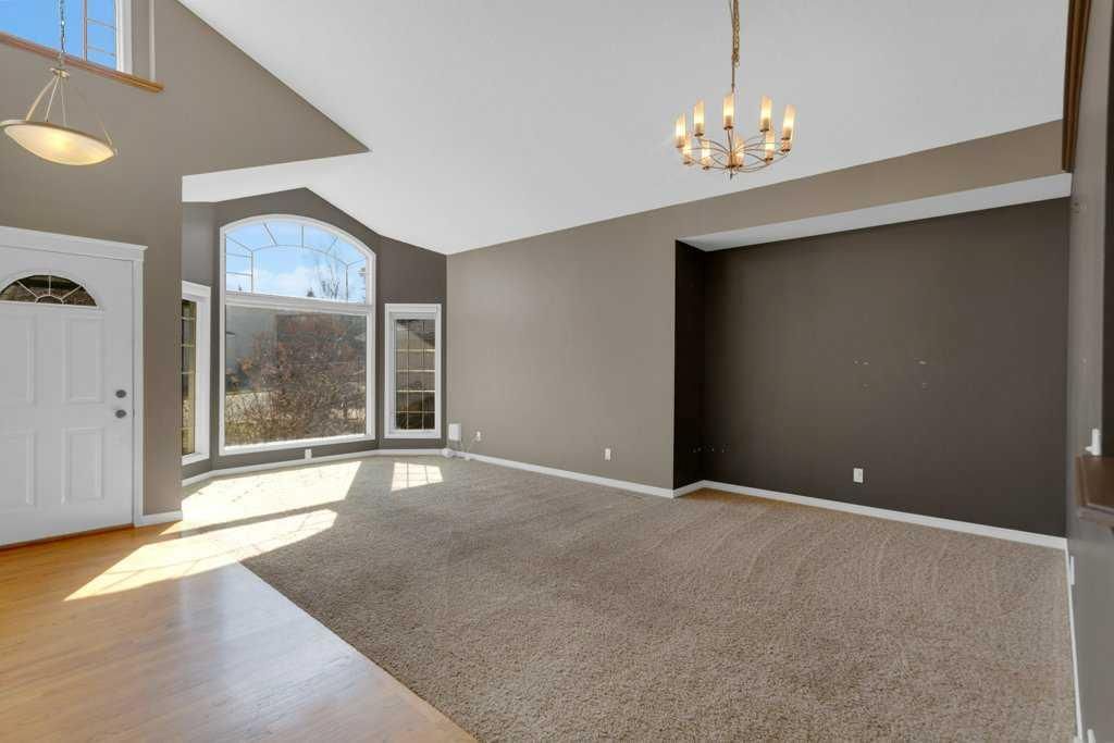 63 Mt Assiniboine Circle SE, Calgary — photo 5 of 39