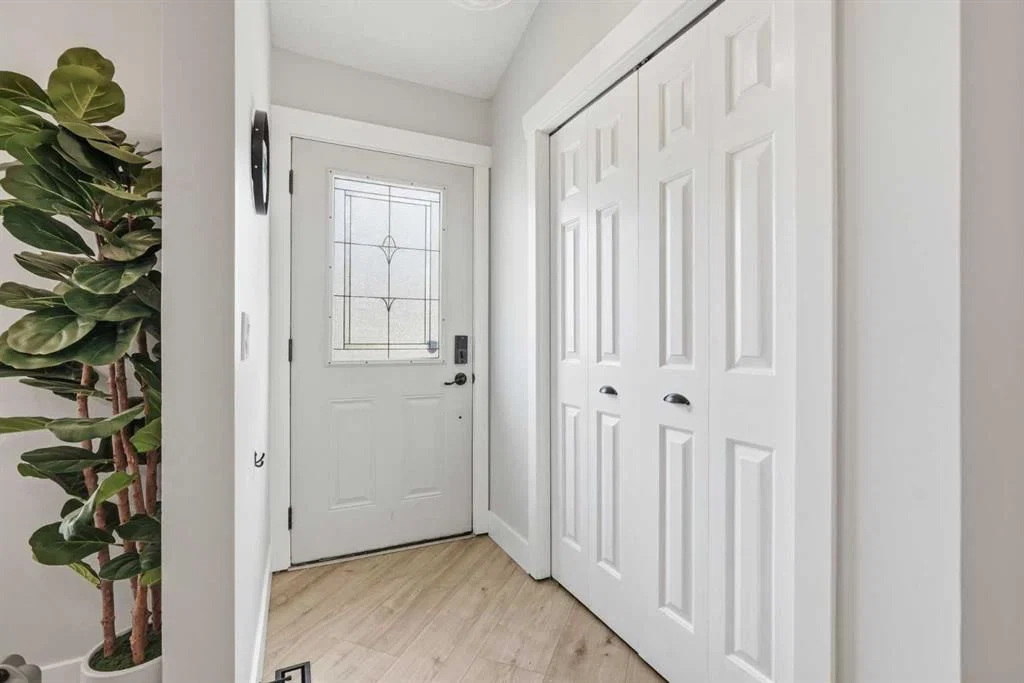 71 Woodfield Drive SW, Calgary — photo 3 of 50